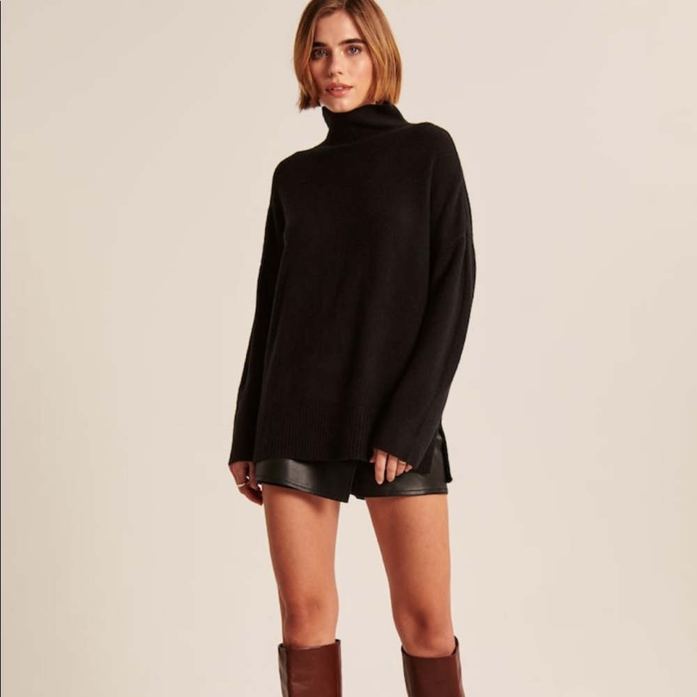 Abercrombie oversized leggings-friendly turtleneck sweater